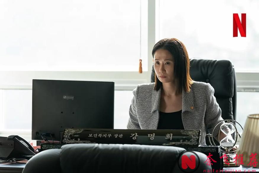 Netflix又出爆款職場劇《重症外傷中心/外傷重症中心》，開播收視登頂，這纔是開年第一爽劇！