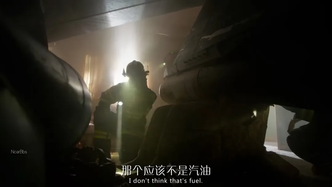 战斗机飞进平民家中，一开播口碑就好到爆的美剧《紧急呼救/火速救援最前线》还真挺刺激的