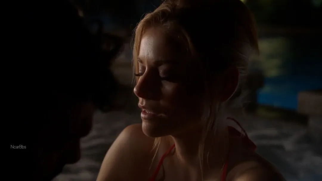 战斗机飞进平民家中，一开播口碑就好到爆的美剧《紧急呼救/火速救援最前线》还真挺刺激的