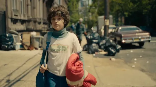 網飛新劇《布偶尋蹤/幽暗偶遇》上線了，父親尋找失蹤兒子的限定類美劇！