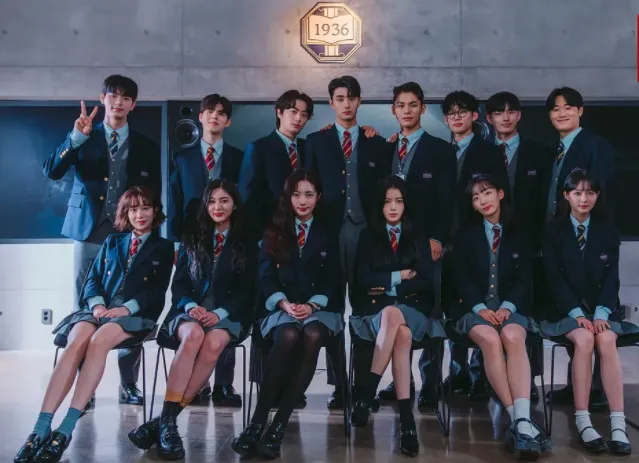 Netflix 出品的一部复仇剧，硬是拍成校园爱情狗血剧的《名校的阶梯》