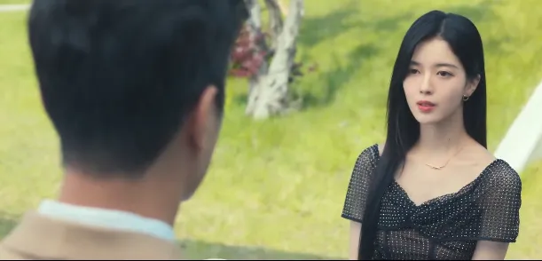 Netflix 出品的一部复仇剧，硬是拍成校园爱情狗血剧的《名校的阶梯》