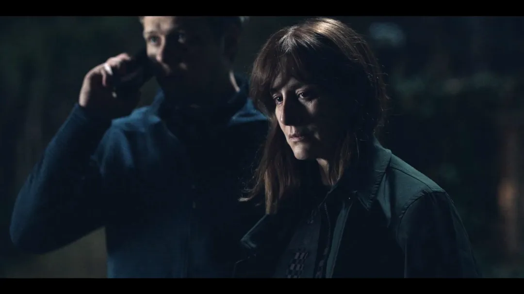 波兰 R 级尺度犯罪片《红色罪恶》，看完头皮发麻！