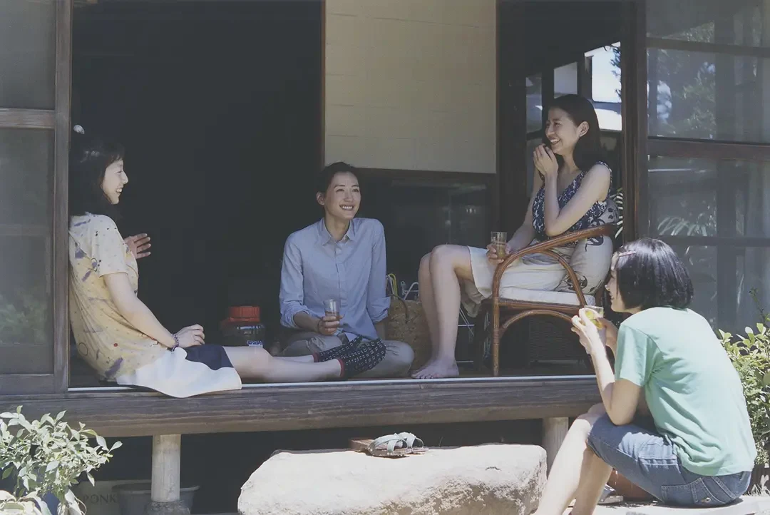 綾瀨遙、長澤雅美神仙同框！這部日式超高分影片《海街日記/海街女孩日記》看哭好多人