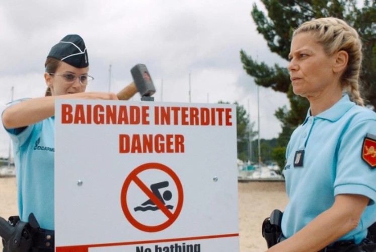 5部「鲨鱼电影」惊悚片单！布蕾克·莱弗利《绝鲨岛》、杰森史塔森《巨齿鲨》生死搏斗