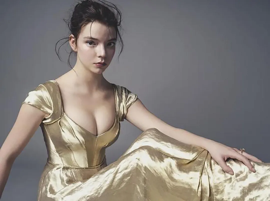 【11K】《后翼弃兵》女主安雅·泰勒-乔伊大胆写真​​​集登《Elle》杂志封面
