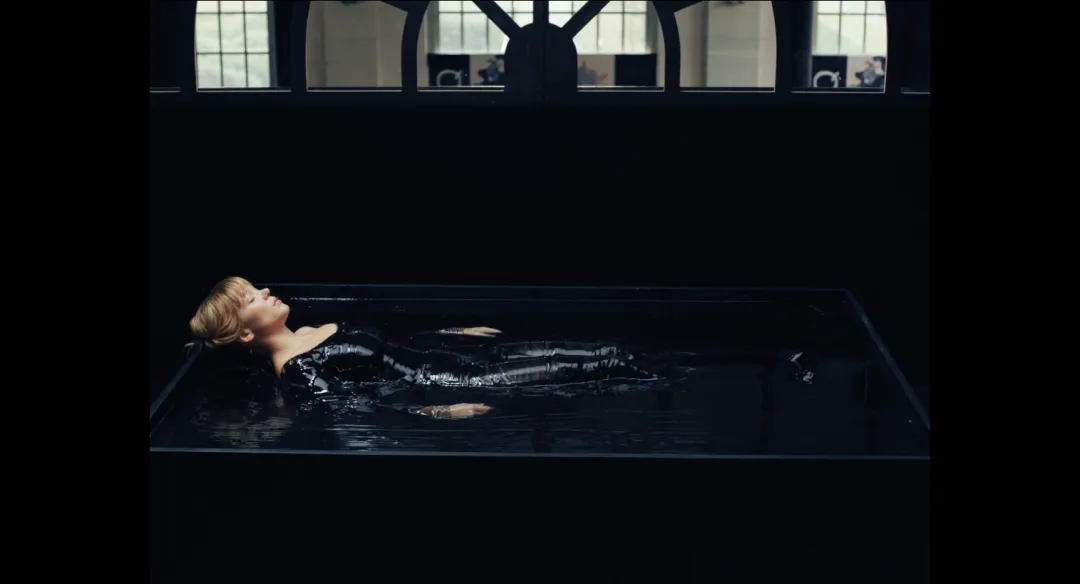 穿越三個時空的懸疑愛情科幻片，女神這新作《野獸/超時空愛殺》太驚豔！