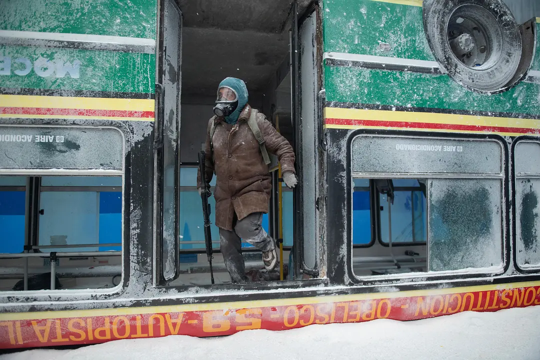 Netflix科幻剧《永航员/深空永航》被疯狂吐槽：“史诗级”年度末日！坑挖得比脸大！