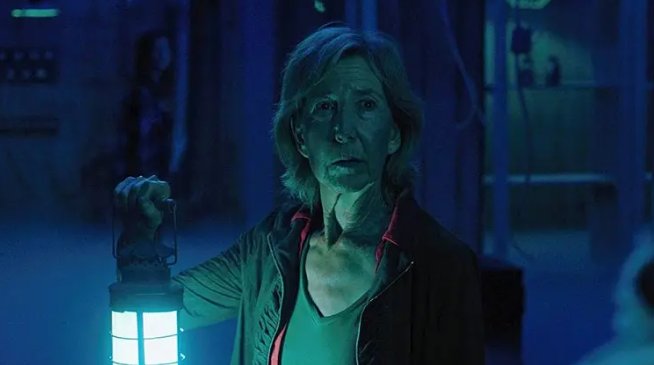 《潛伏6》（臺譯《陰兒房：穿越陰深處》）8月21日北美上映，系列惡靈全員迴歸