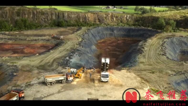 Netflix最新英劇《毒鎮》一部有毒小鎮的血淚史，看完心都涼了半截！