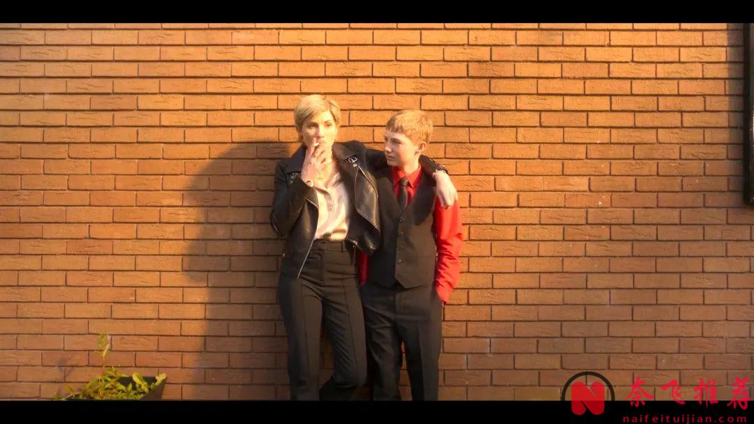 Netflix最新英劇《毒鎮》一部有毒小鎮的血淚史，看完心都涼了半截！