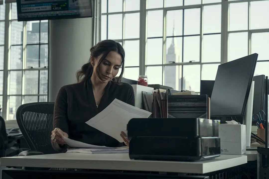 一口氣看完，Netflix頂流劇《暗夜情報員》第三季回來了！