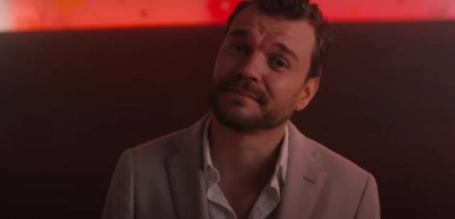 《親愛的快逃》劇情看點：美女去見公司男客戶，見對方太迷人放下戒心，結果悲劇了