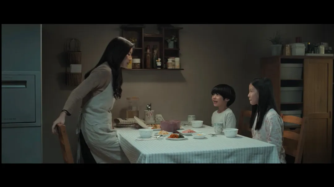 韓影《小委託人》尺度堪比《熔爐/無聲吶喊》！韓國直擊虐童事件，讓人壓抑到窒息...