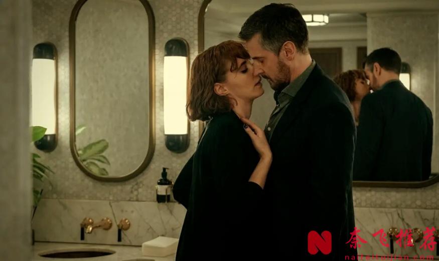 Netflix 出品英剧《情劫/禁忌痴恋》，与未婚夫的政客父亲的不伦之恋