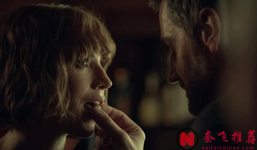 Netflix 出品英剧《情劫/禁忌痴恋》，与未婚夫的政客父亲的不伦之恋