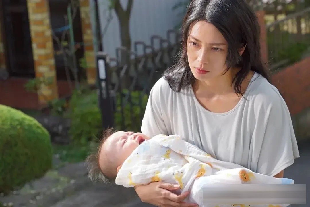 日剧《坡道上的家》：一场溺婴案审判，照出多少母亲的影子