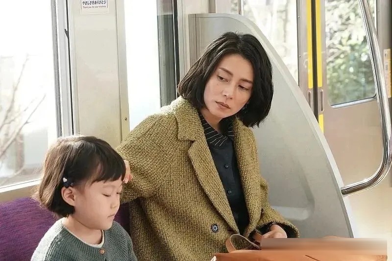 日剧《坡道上的家》：一场溺婴案审判，照出多少母亲的影子