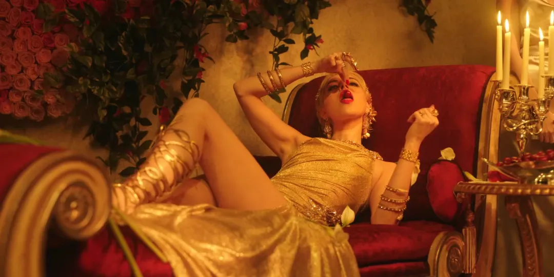 自費1.2億美元拍的爛片《大都會》！9.3分跌到4.9？