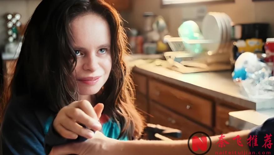 2025最新悬疑惊悚剧《美国好人家》，现实版《孤儿怨/孤疑》，这部改编剧跟不上真实事件的反转次数......