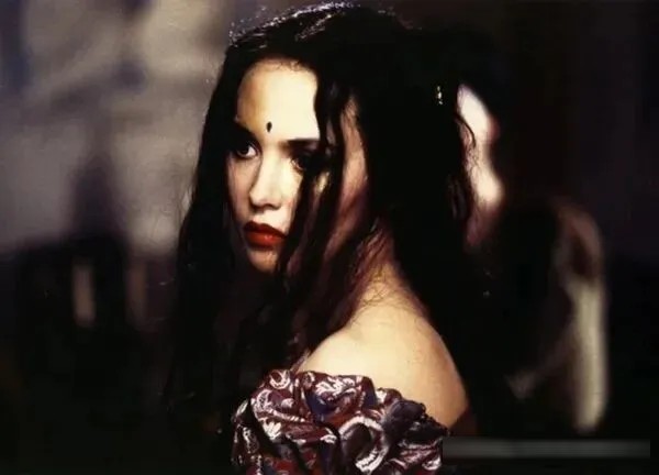 《玛戈王后/玛歌皇后》修复版:阿佳妮演的和亲公主,向王权与家族宣战
