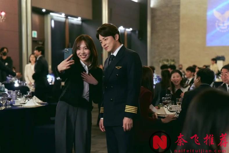 韓國極具爭議「性別」話題電影《飛行員/男航女機師/變身機長》上映之初便連續三週霸榜！