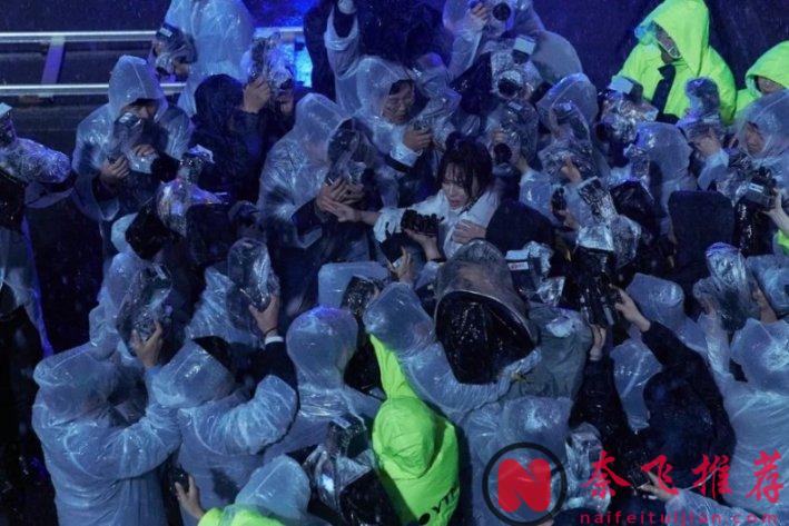 韓國極具爭議「性別」話題電影《飛行員/男航女機師/變身機長》上映之初便連續三週霸榜！