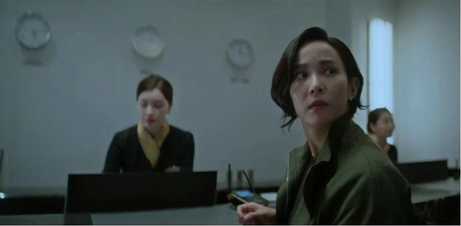 韩国电影已经把复仇题材拍出了花，这部《杀人者报告》暴力+连环反转剧情相当好看！