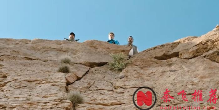 从悬崖坠落到绝地反击，这部女主复仇片《复仇战姬 / 烈女复仇/血色攞命花/浴血狂花》，太生猛了！