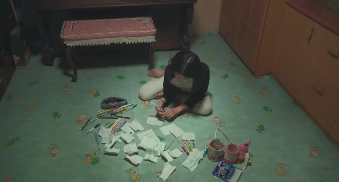 一部描述小女孩敏感的内心世界的韩国电影《秘密之丘》，看完怒打满分，强力推荐...