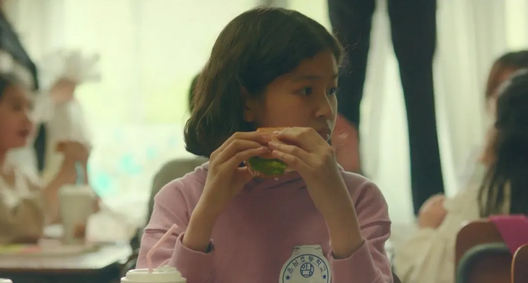 一部描述小女孩敏感的内心世界的韩国电影《秘密之丘》，看完怒打满分，强力推荐...