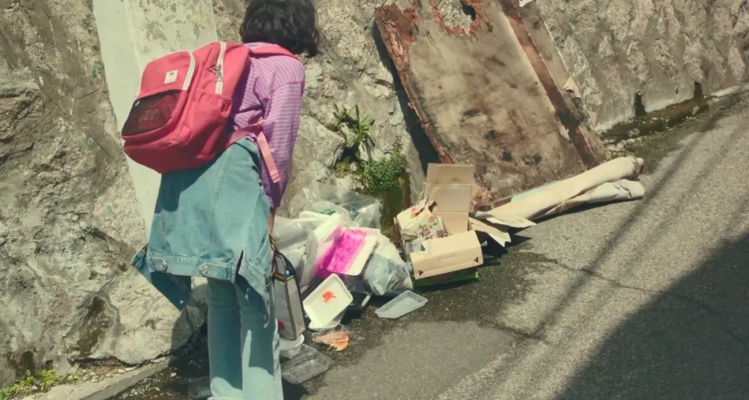 一部描述小女孩敏感的内心世界的韩国电影《秘密之丘》，看完怒打满分，强力推荐...