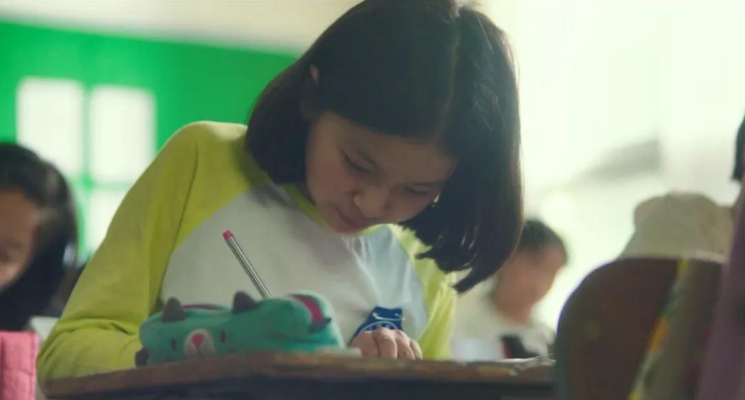 一部描述小女孩敏感的内心世界的韩国电影《秘密之丘》，看完怒打满分，强力推荐...