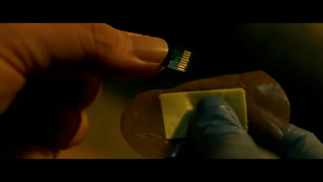 2024极具韩式风格的黑色犯罪电影《别碰脏钱》，尺度生猛炸裂，导演真是敢拍