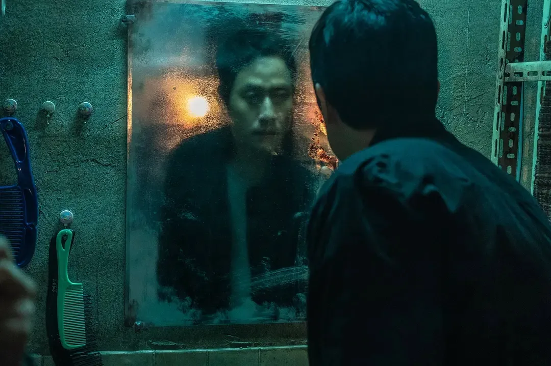 2024极具韩式风格的黑色犯罪电影《别碰脏钱》，尺度生猛炸裂，导演真是敢拍