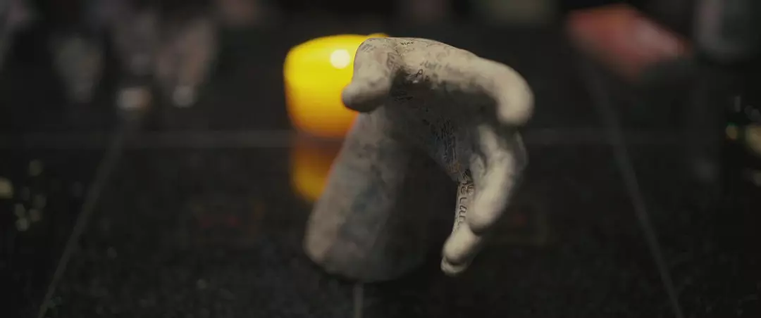 这恐怖片《回应我/鬼手鬼手 请开口/手灵》氛围绝了，不作不死系列