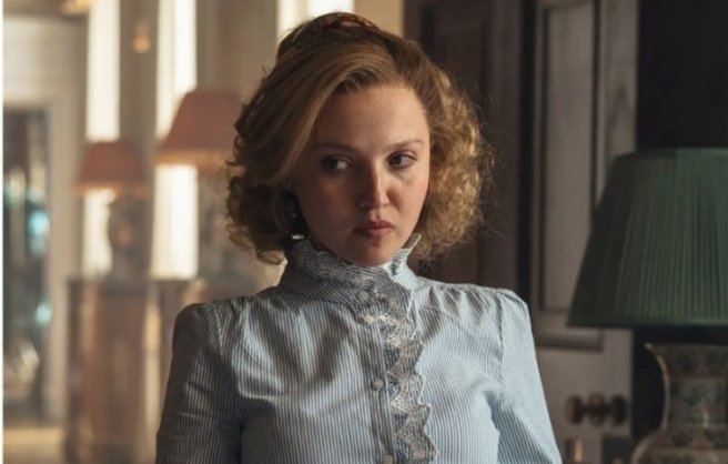 一口氣看完4集，這部由打造過《王冠》的製作團隊操刀的最新英劇《淑女》值得去看！