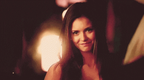 这位保加利亚美人《妮娜·杜波夫/多布雷夫》，凭一人分饰两角征服全球观众