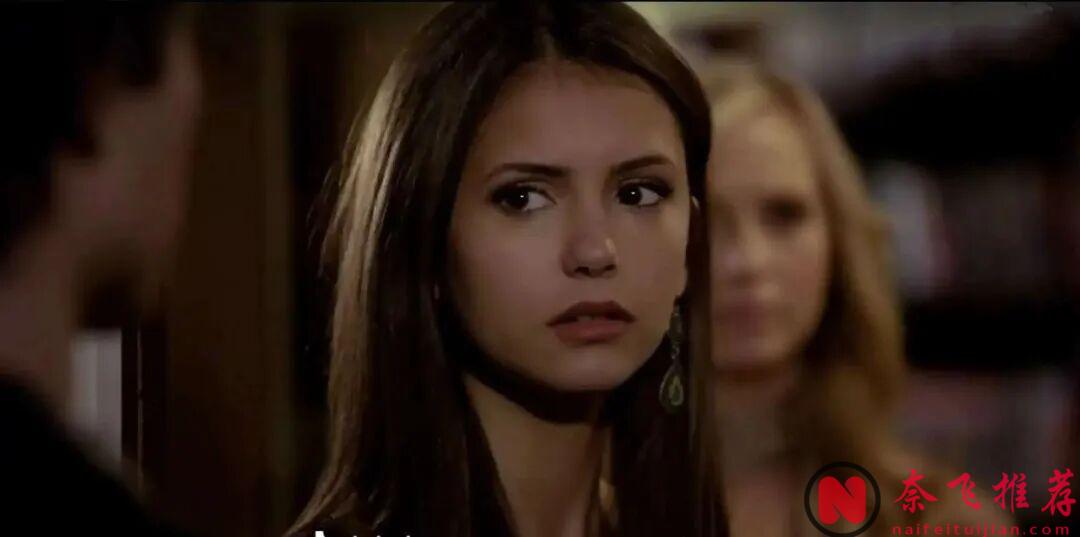 这位保加利亚美人《妮娜·杜波夫/多布雷夫》，凭一人分饰两角征服全球观众