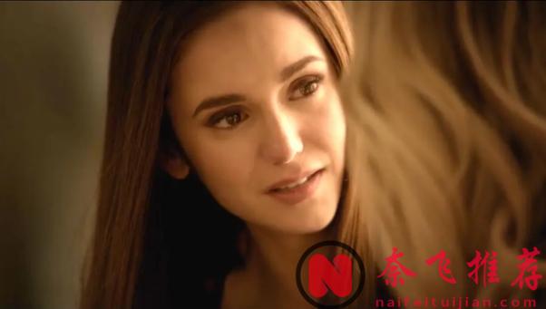 这位保加利亚美人《妮娜·杜波夫/多布雷夫》，凭一人分饰两角征服全球观众