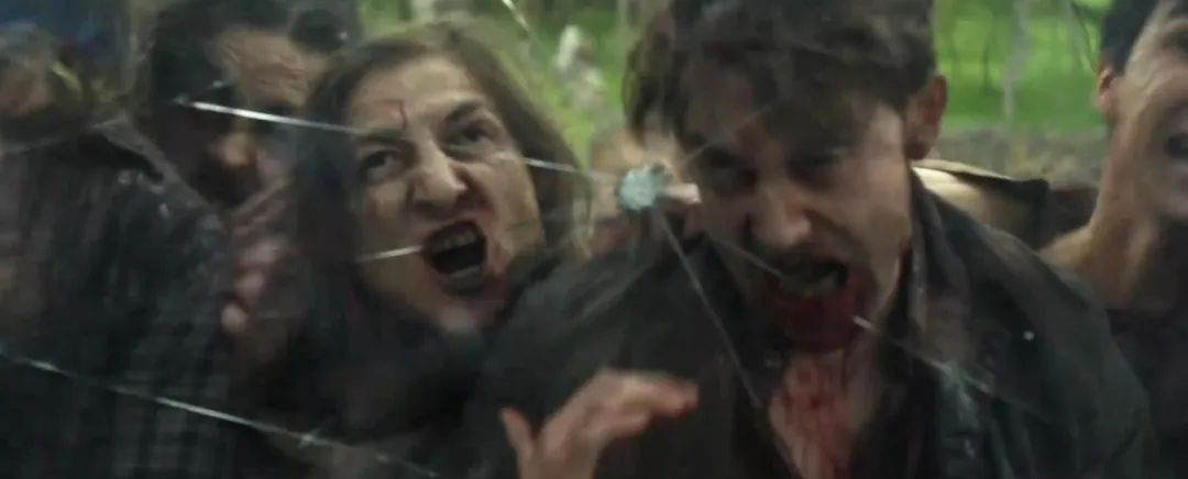 尺度生猛，重口血腥，一部純正的喪屍片！