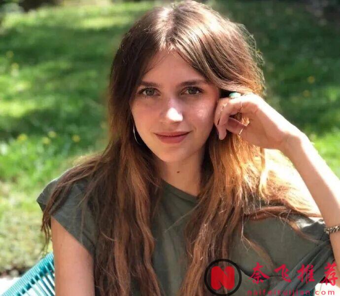 这部限制级电影《凶兆前传/第一凶兆 /天魔：恶之初》，才是童年阴影，关系混乱却看得发麻