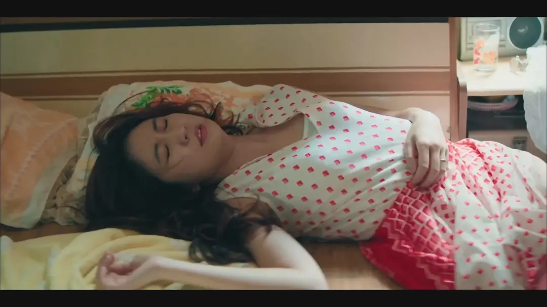 女神的处女作电影《女孩》，青春的伤痛，逃离