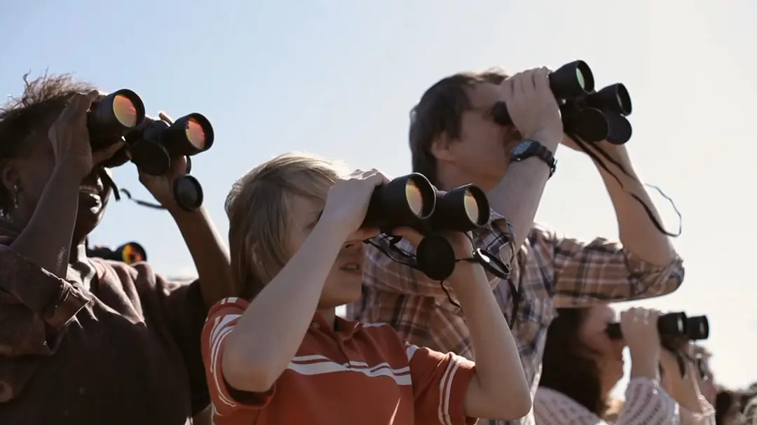一部创意感十足的重口味电影《橡皮轮胎杀手/辘地魔/超能轮胎杀人事件》