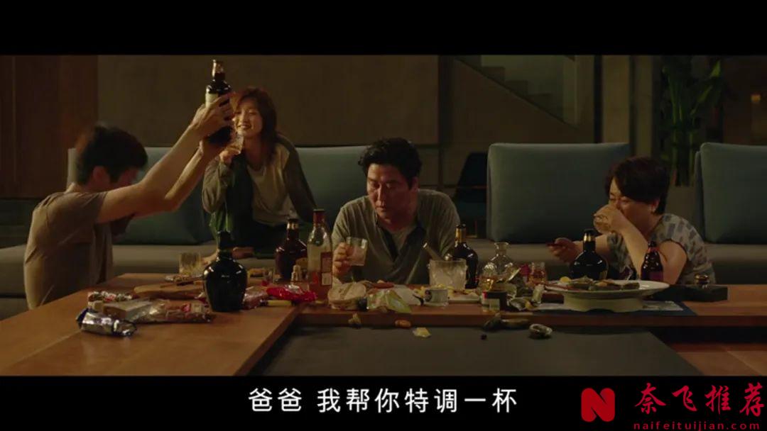 获奖无数的韩国高分电影《寄生虫/寄生上流/上流寄生族》，最难爬的叫阶梯，拍得太真实了