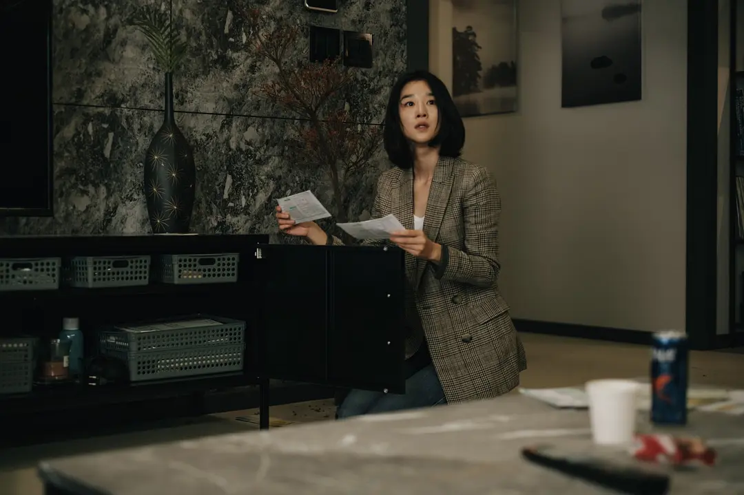 教科書式的反轉套路，韓國懸疑電影《明天的記憶/回憶》，顛覆了我的想象