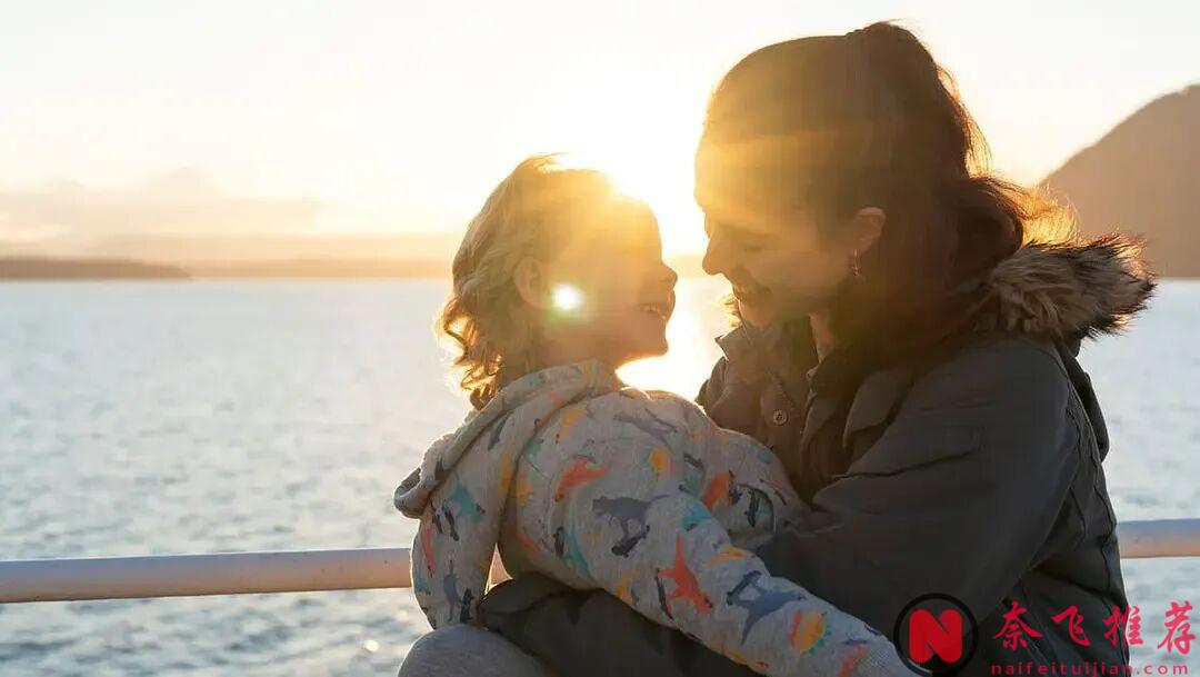 女神一脫成名，Netflix的良心好劇《女傭》值得一看，母親爲了女兒甘做女傭！