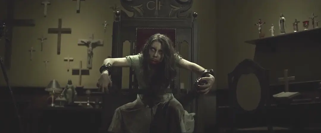 推荐两部诡异驱魔类型恐怖片，全程紧张刺激