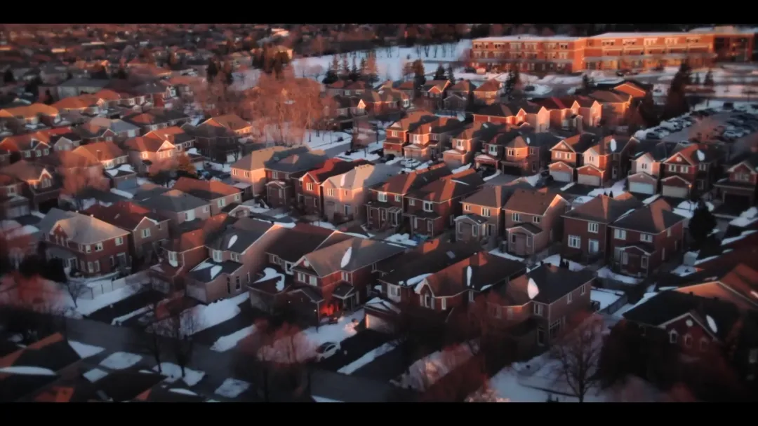 Netflix 又出爆款《双面女儿弑亲案/双面女弑亲案(台)》，拿下播放量周冠军，这次震碎三观