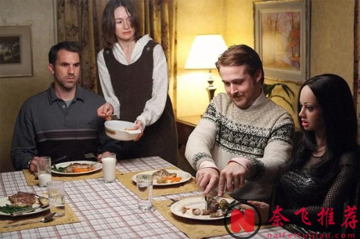 《充氣娃娃之戀》，別因為片名放棄！它用最荒誕的設定，講最溫柔的救贖。